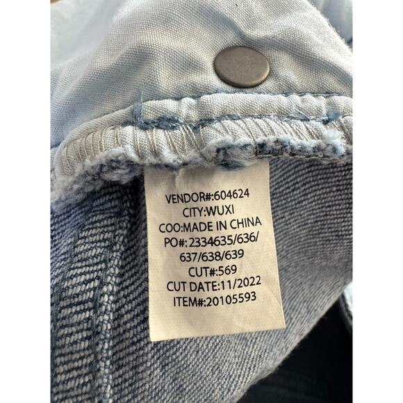 HOT TOPIC Studio Ghibli Spirited Away No-Face Mom Shorts - Size 3 - Picture 7 of 8